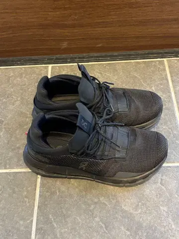 On 스니커즈 블랙