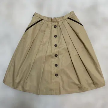 베이지 플리츠 스커트 앞면 버튼