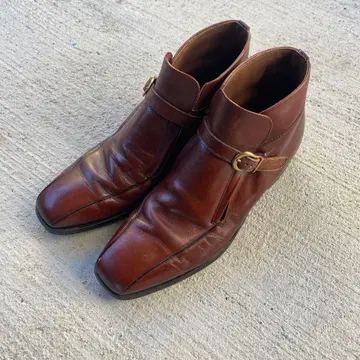 브라운 가죽 버클 부츠