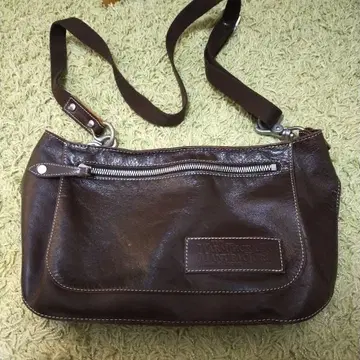 다크 브라운 가죽 숄더백