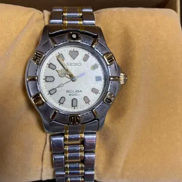 SEIKO SCUBA 200m 쿼츠 손목시계