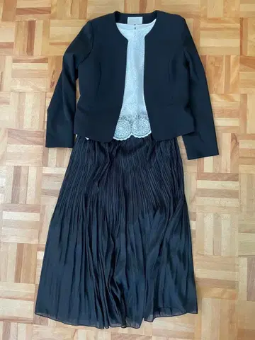 블랙 스커트 셋업 M 사이즈