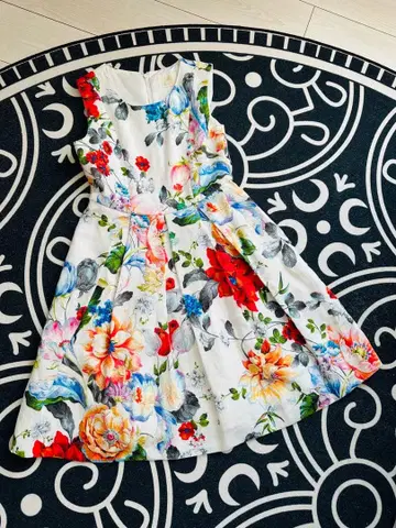 Grace Class 플라워 프린트 슬리브리스 원피스