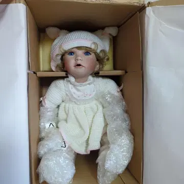 금발 인형 니트 드레스 귀도리 모자