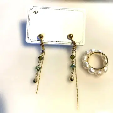 그린 컬러와 골드 컬러 귀찌 펄 반지 세트