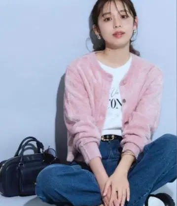 새상품급 JUSGLITTY 저스길리티 라메 벨로아 가디건 핑크