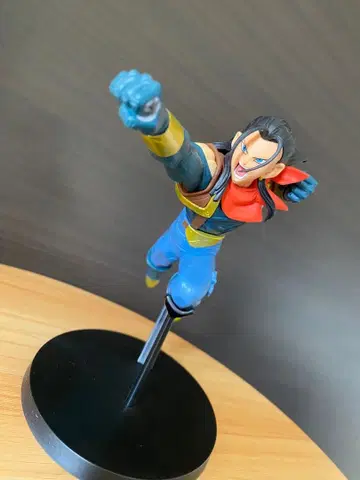 드래곤볼 인조인간 17호 피규어