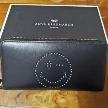 ANYA HINDMARCH 스마일리 장지갑