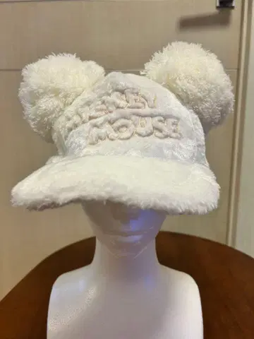 미키마우스 폼폼 포함 캡 화이트