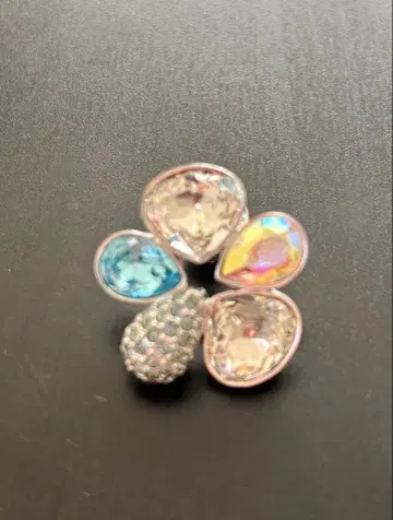 [ 미사용 새상품 ] Swarovski 꽃 모양 브로치