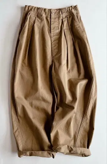 URCH RNA 코튼 턱 볼 팬츠 브라운