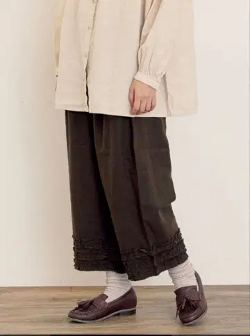 사만사 모스모스 [ Cross x Linen ] 밑단 프릴 팬츠