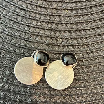 블랙스톤 장식 원형 귀걸이