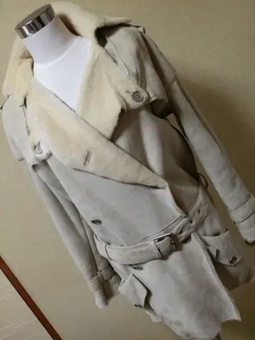 BALLY 무스탕 코트 라이트 베이지 더블 브레스트