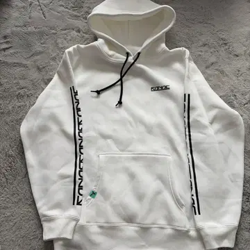 니지산지 화이트 후드티 후드 부착