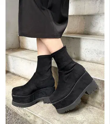 MURUA 플랫폼 스웨이드 부츠 블랙