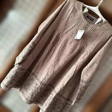 drug store 플라워 튜닉 베이지 루즈핏