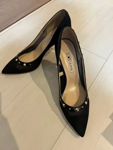 Diana 스터드 장식 포인트