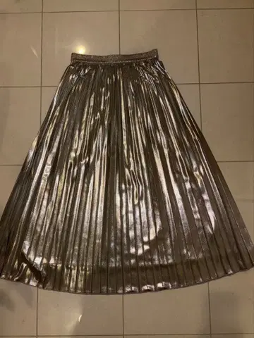 그린 레이블 릴랙싱 플리츠 스커트 실버