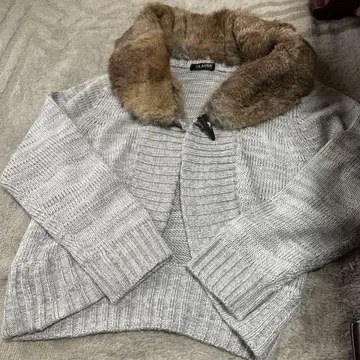 CLASSA 그레이 니트 스웨터 퍼 카라 부착