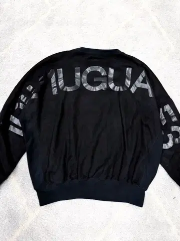 1PIU1UGUALE3 드롭 숄더 PO 스웨트 블랙