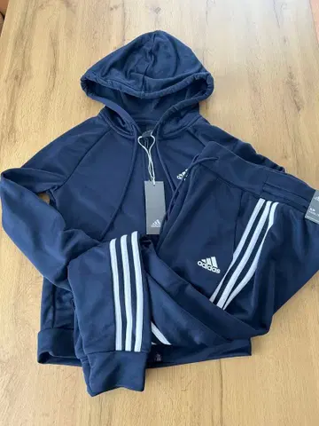미사용 새상품 adidas 네이비 저지 여성용 M 사이즈 상하의 세트