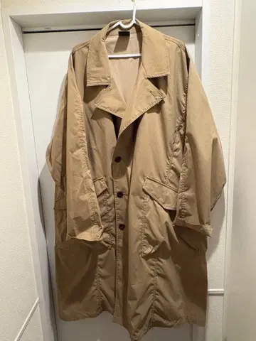 New Balance 베이지 트렌치코트