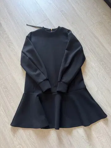 아르페쥬 스토리 블랙 종이상자 미니 원피스