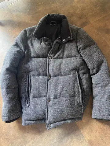 그레이 계열 어반 리서치 다운 자켓