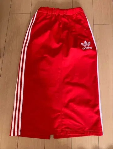 아디다스 스커트 빨간색