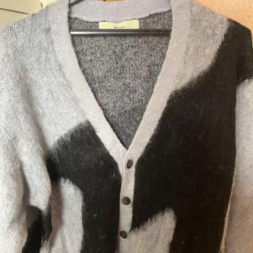 Jentlouis 그레이와 블랙의 V넥 가디건