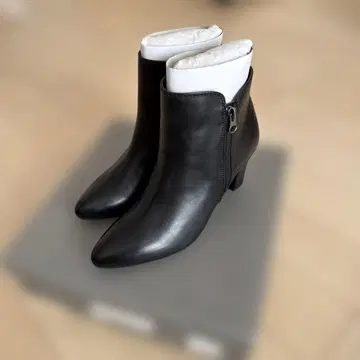 [미사용 새상품] [neue diffusion] 블랙 사이드 지퍼 부츠