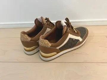Michael Kors 브라운 스니커즈 할인