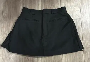 melt the lady 백 플리츠 스커트 블랙