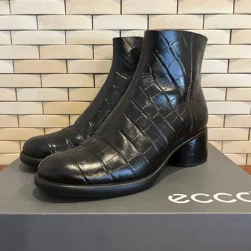 [ 가격 인하 ] ECCO 블랙 가죽 앵클부츠