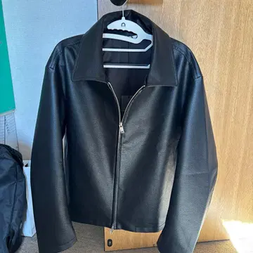 SUAVELE 블랙 가죽 자켓