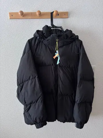 SLY 블랙 다운 자켓 후드 부착