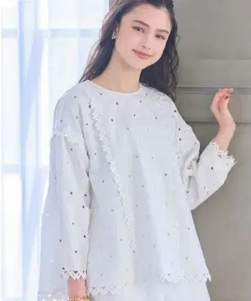 새상품 Chesty Cabbage 플라워 패턴 자수 상의 체스티