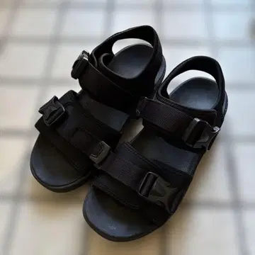 블랙 샌들 블랙