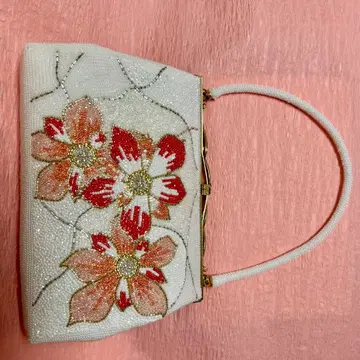 꽃무늬 비즈 자수 클러치백