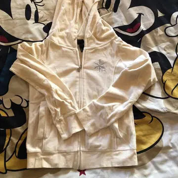 Rady 눈꽃 자수 화이트 풀 지퍼 후디