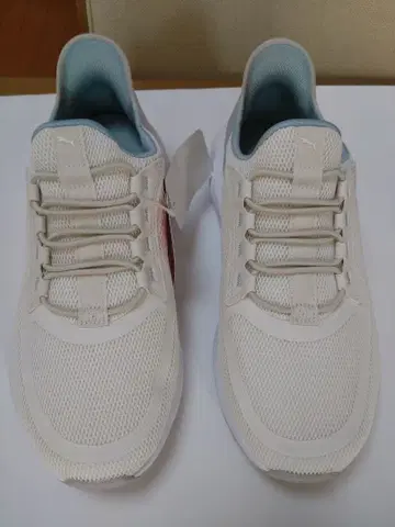 PUMA SOFT FOAM 화이트 스니커즈