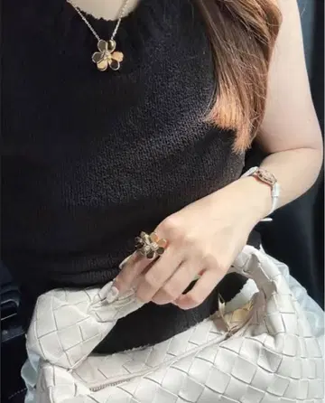 꽃 모티브 골드 목걸이