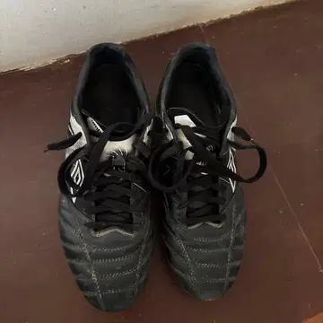 Umbro Accelerator 블랙 축구화