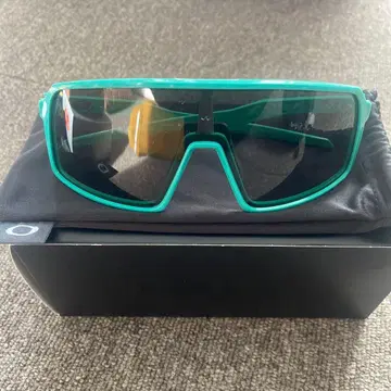 OAKLEY 수트로 ( A )