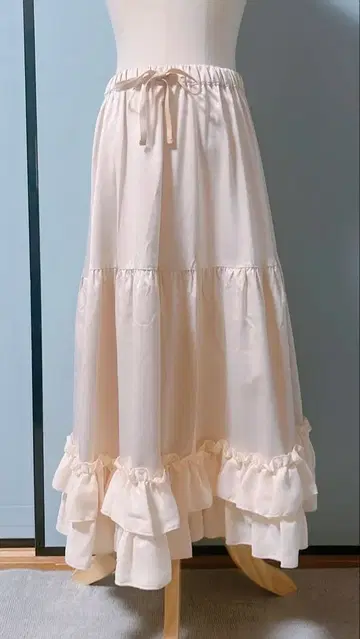 axes femme kawaii 미디 프릴 페치 스커트 아이보리