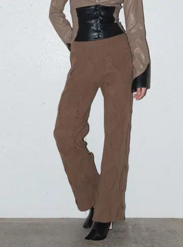 Rhombus Pleated Pants 니트 팬츠 브라운