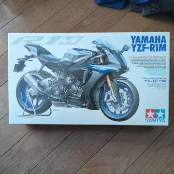 TAMIYA YAMAHA YZF-R1M 1/12