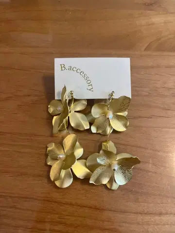 B.accessory 골드 플라워 액세서리