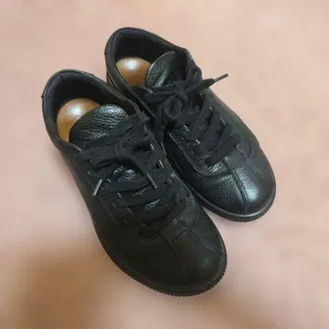 ecco 블랙 가죽 스니커즈